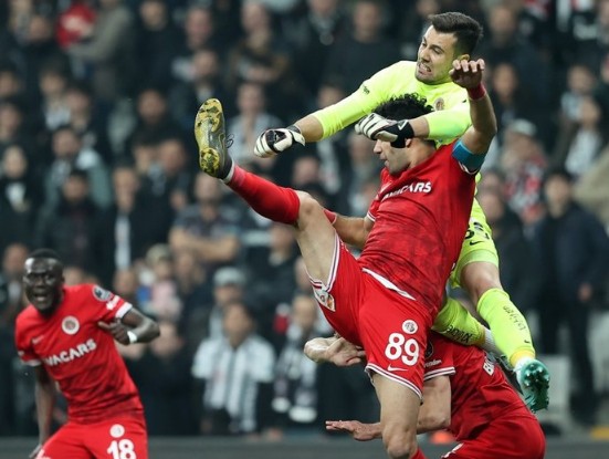 Beşiktaş evinde Antalyaspor’a diş geçiremedi! Erteleme maçı golsüz sona erdi…